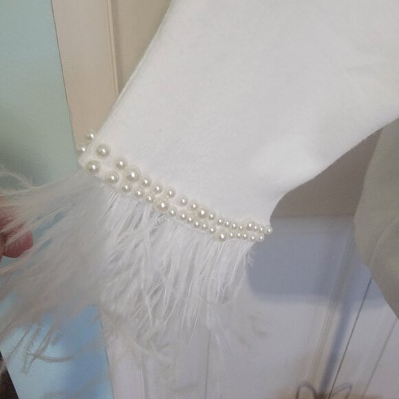 Siani Milano White Tunic-Style  Sweater Top-Feathers & Pearl Sleeves  (Large) - Picture 9 of 12